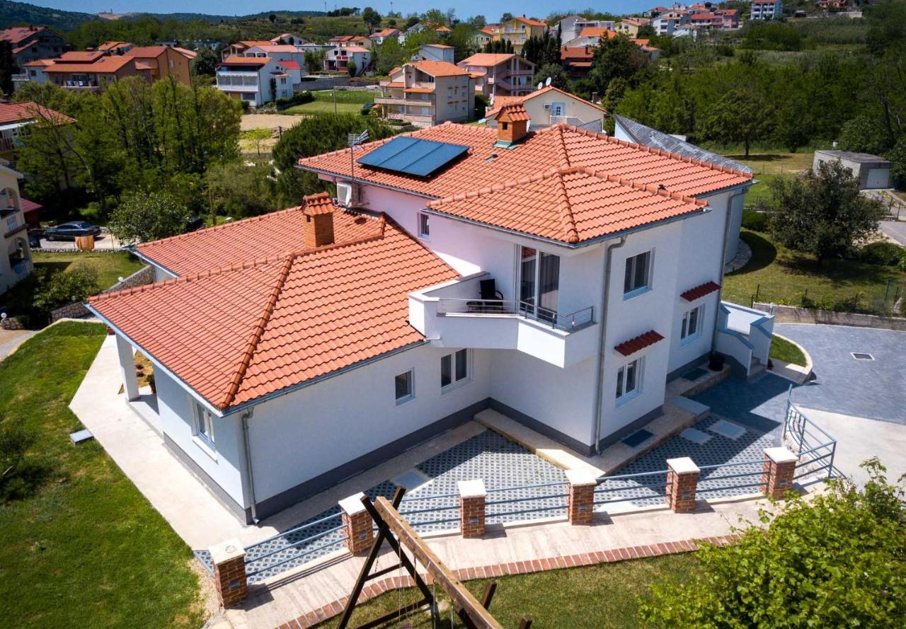 Apartmani Villa Zora Lopar Exteriör bild